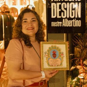 Artesã Cristiana Raulino em exposição na Casa do Artesão Design Mestre Albertino 